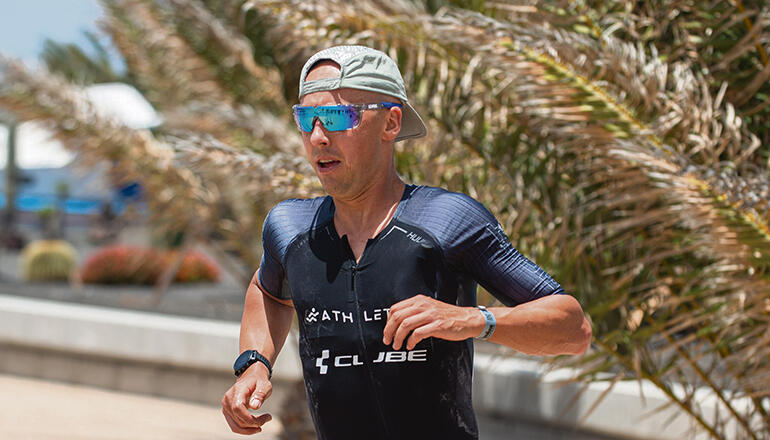 Der Freiburger Triathlet Andreas Böcherer gewann den Ironman Lanzarote 2021. Fotos: EFE