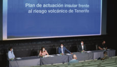 Cabildo-Präsident Pedro Martín stellte den Notfallplan gemeinsam mit den an der Ausarbeitung beteiligten Experten vor. Foto: Cabildo de Tenerife