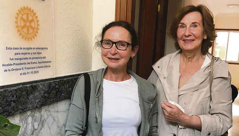 Jutta Dornhege Alvarez (rechts), die Projektverantwortliche für das Projekt Hope & Light auf Teneriffa, mit einer Unterstützerin aus Deutschland. Fotos: Charity Flyers