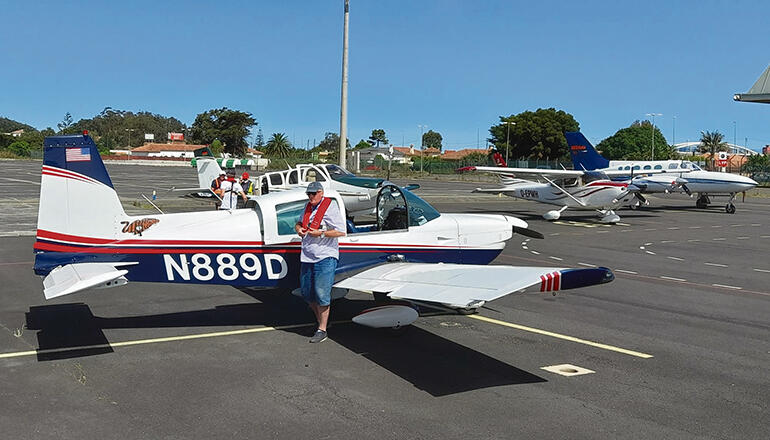 Die Piloten flogen mit ihren kleinen Flugzeugen im Sichtflug nach Teneriffa und landeten in Los Rodeos.
