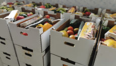 Lokale die als Ausgabestelle von Lebensmittelpaketen für hilfsbedürftige Familien dienen, werden von der Stadtverwaltung gekündigt. Foto: Cabgc