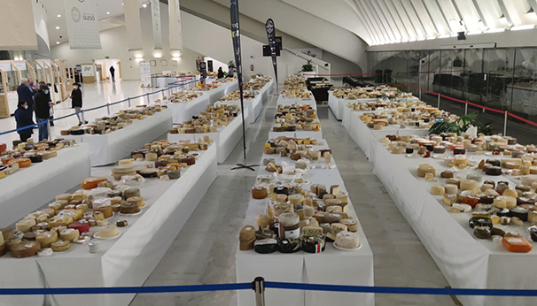 Bei der diesjährigen Ausgabe durften 250 Jurymitglieder über 4.000 Käsesorten verkosten. Foto: gobcan