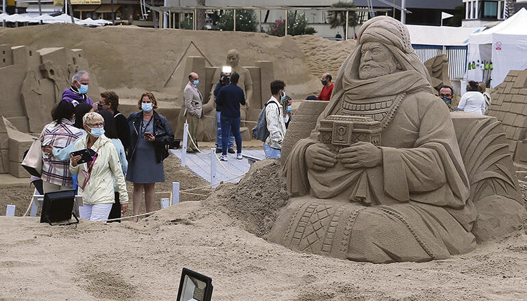Die Sandkrippe in Las Canteras gehört zur Tradition in der Vorweihnachtszeit auf den Kanarischen Inseln. Fotos: efe