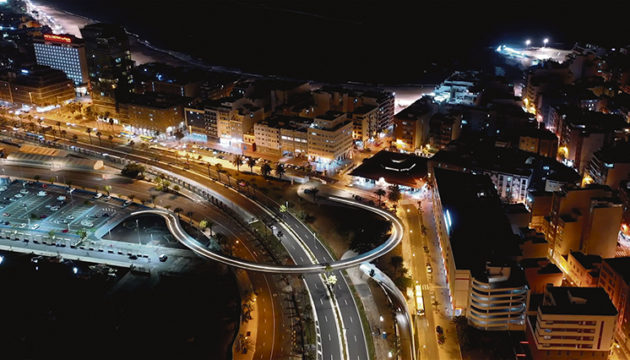 Die neue Fußgängerbrücke in Las Palmas bei Nacht Foto: Cabildo de Gran Canaria