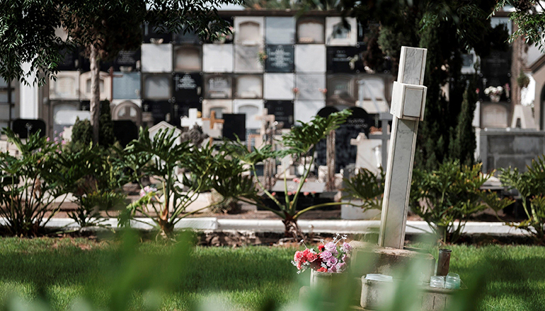 Unter dem Kreuz auf dem Friedhof von Vegueta auf Gran Canaria befindet sich ein Massengrab aus der Franco-Zeit. Foto: EFE
