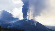 Der Vulkan ist seit fast drei Monaten aktiv. Fotos: Efe