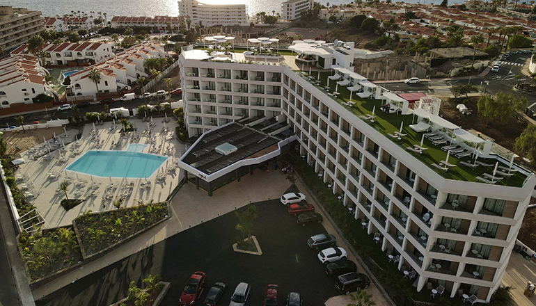 Das Hotel verfügt über 165 Zimmer und Suiten. Foto: MYND Adeje