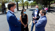Bürgermeister Bermúdez (r.) und andere Mitglieder der Stadtverwaltung bei der Bekanntgabe. Foto: Ayuntamiento de Santa Cruz de Tenerife