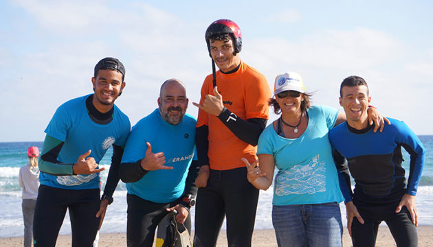 Ziel des Surfclubs ist es, nicht nur die Lebensqualität von Menschen mit Behinderung zu verbessern, sondern auch dazu beizutragen, ein integrativeres Umfeld auf der Insel zu schaffen.