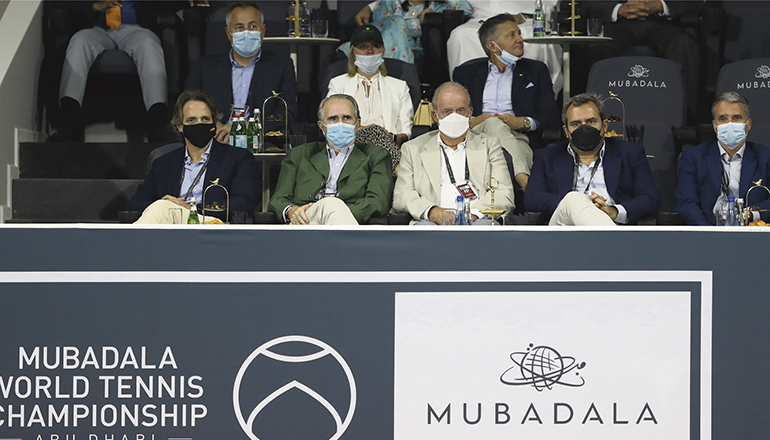 König Juan Carlos I. im Dezember 2021 als Zuschauer bei einem Tennisspiel von Rafa Nadal in Abu Dhabi. Foto: Efe