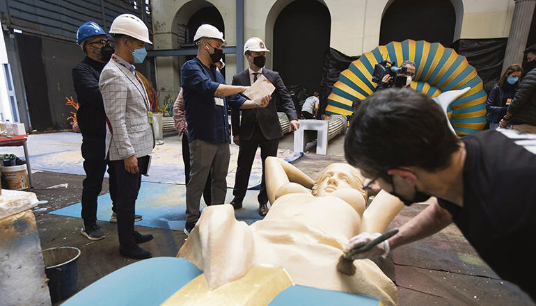 Bürgermeister Hidalgo besuchte die Bühnenbildner. Foto: Ayto. Las Palmas