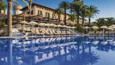Das Moratorium gilt für alle: Das Luxushotel „Castillo Hotel Son Vida“ auf Mallorca wird dieses Jahr zwar renoviert, darf aber nicht vergrößert werden, wenn es seine Kapazität nicht um 5% verringert. Foto: EFE