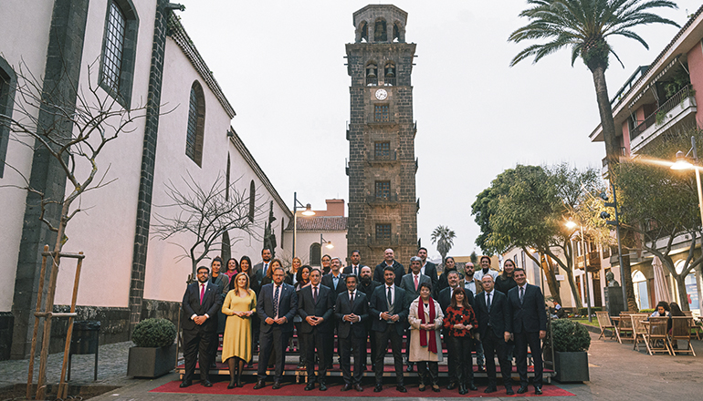 Gruppenbild der Bürgermeisterinnen und Bürgermeister der spanischen Weltkulturerbe-Städte vor der Kirche La Concepción Foto: Ayuntamiento de La Laguna