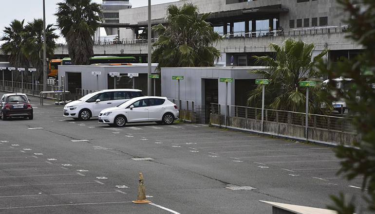 Leere Parkplätze, weil die Unternehmen nicht über genügend Autos verfügen. FOTO: Moisés Pérez
