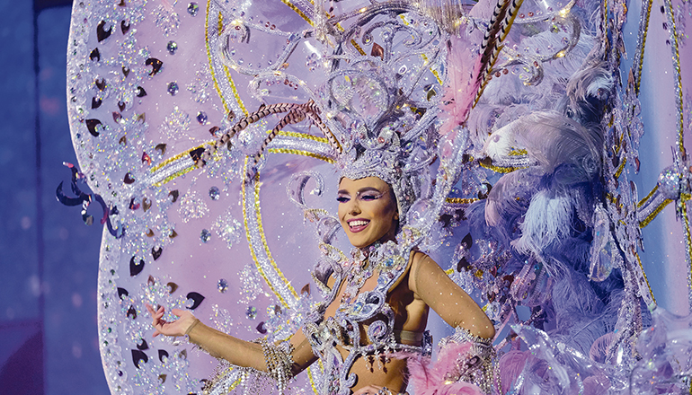 Daniela Medina Ortega ist die neue Karnevalskönigin von Las Palmas de Gran Canaria, dessen Karneval unter dem Motto „Die Erde“ stand. Foto: EFE