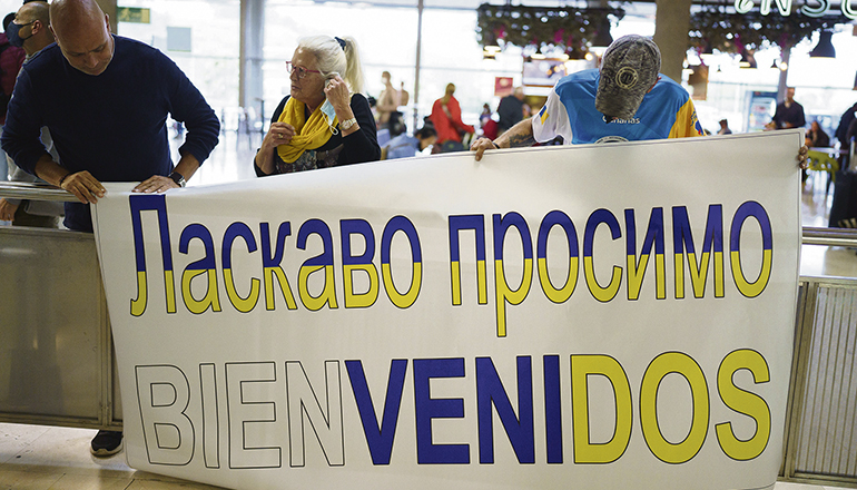 Mitglieder der Rotarier und Gastfamilien erwarteten die Ankömmlinge am Flughafen Teneriffa Nord. Foto: EFE
