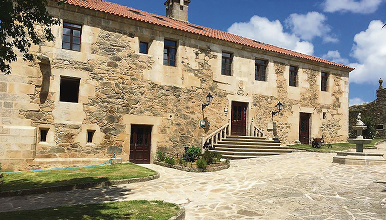 Viele historische Pazos werden heute auch als Hotels betrieben. Ein Beispiel ist das Anwesen „Pazo do Souto“ in Coruña, das 1672 erbaut wurde und seit 1992 als charmantes Landhotel betrieben wird. Foto: pazodosouto.com