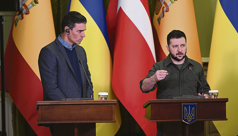 Spaniens Ministerpräsident Sánchez und der ukrainische Präsident Selenskyj bei der Pressekonferenz nach ihrem Treffen Foto: Borja Puig de la Bellacasa