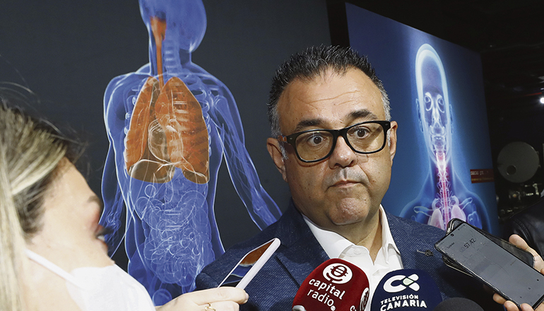 Der Direktor des kanarischen Gesundheitsdienstes, Conrado Domínguez, nahm Stellung zu dem aktuellen Mundschutzskandal. Foto: EFE