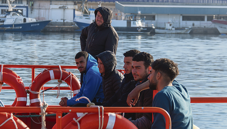 Gemeinsame Seepatrouillen sollen die Anzahl der Personen, die in Schlauchbooten im spanischen Gebiet ankommen, reduzieren. Foto: EFE