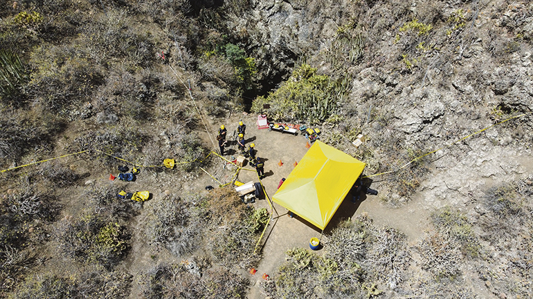 Der Schacht, in dem die Reste von zahlreichen Vermisstem während des franquistischen Regimes vermutet werden, ist 80 Meter tief. Foto: EFE/Cabildo de Gran Canaria