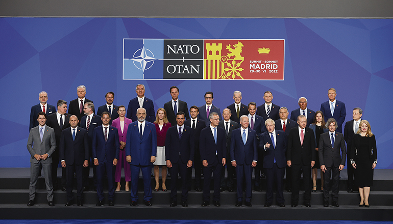 Gruppenfoto der Staats- und Regierungschefs der 30 NATO-Mitglieder und Generalsekretär Jens Stoltenberg (rechts neben Pedro Sánchez) Foto:EFE