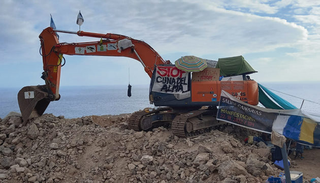 Aktivisten campen seit Wochen auf der Baustelle und haben zum Teil die Bagger besetzt, um die Bauarbeiten zu stoppen. Fotos: NOTICIA/WB