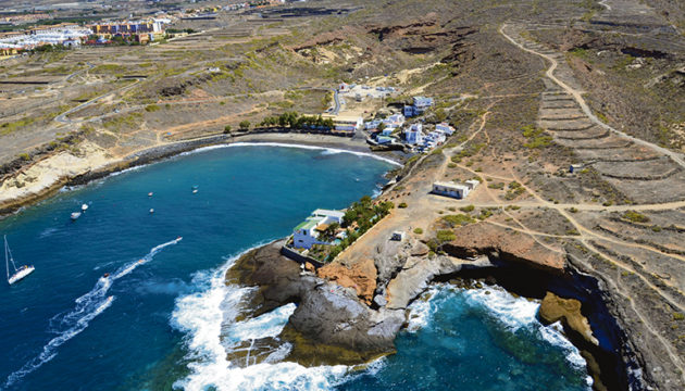 Die Bebauung soll von der geschützten Bucht mit dem kleinen Sandstrand aus auf einem 437.000 Quadratmeter großen Grundstück erfolgen. Foto: Fotosaereasdecanarias.com