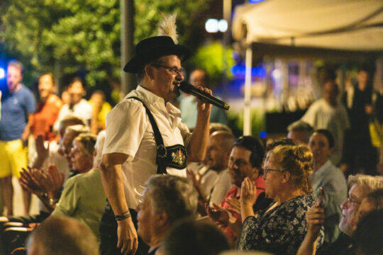 Foto Oktoberfest1 2023 CIT Weißbier und Blasmusik unter Palmen