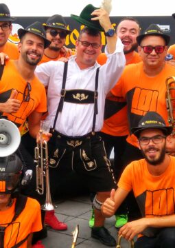 Karsten Weber mit 101 Brass Band Teneriffa 2023 privat Das Oktoberfest feiert sein 50. Jubiläum