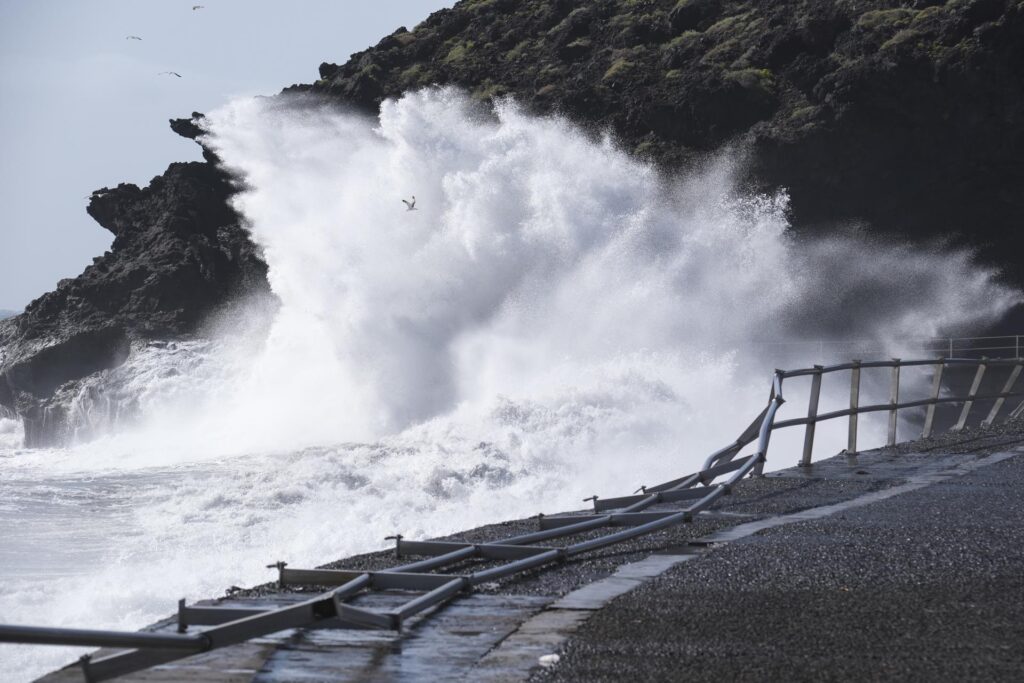 b132a073e5e045070cec24d801f628c16720bfa5w Schäden auf den Kanarischen Inseln nach hohem Seegang und Wind