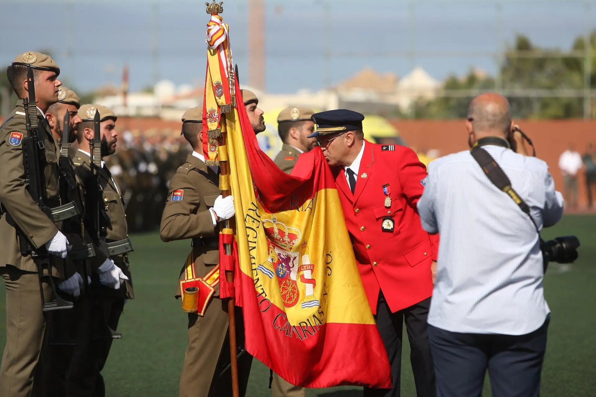 Militärkonzert und Fahneneid in Adeje