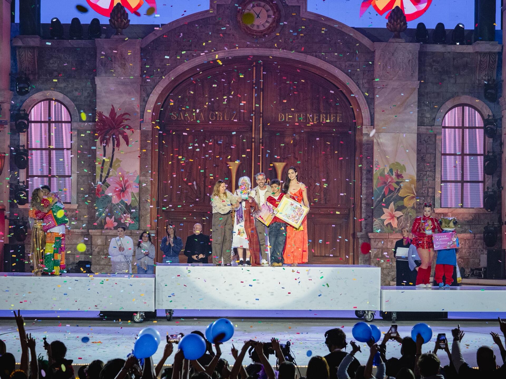 Choreografie-Gruppen beim Karneval Santa Cruz